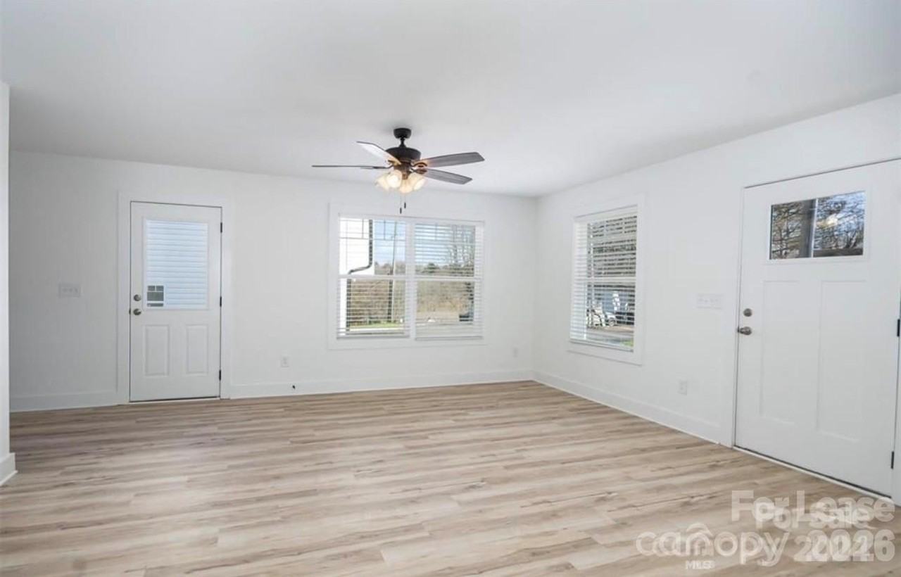 259 Patterson Ave Se - Photo 6 of 13