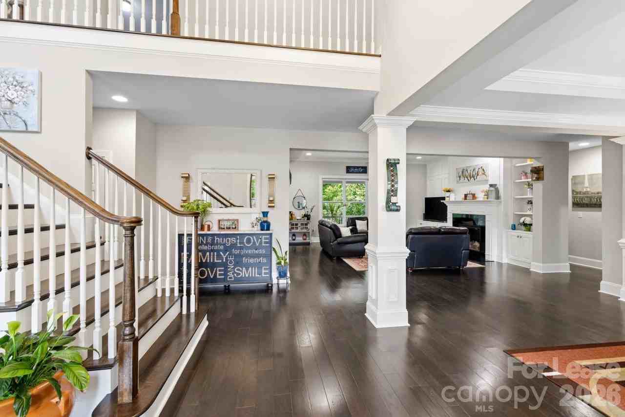 202 Tallow Tree Ct - Photo 4 of 48