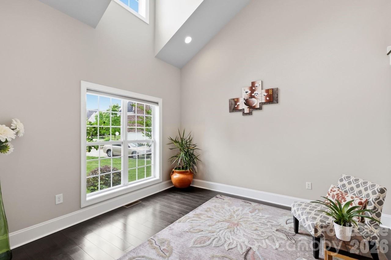 202 Tallow Tree Ct - Photo 5 of 48