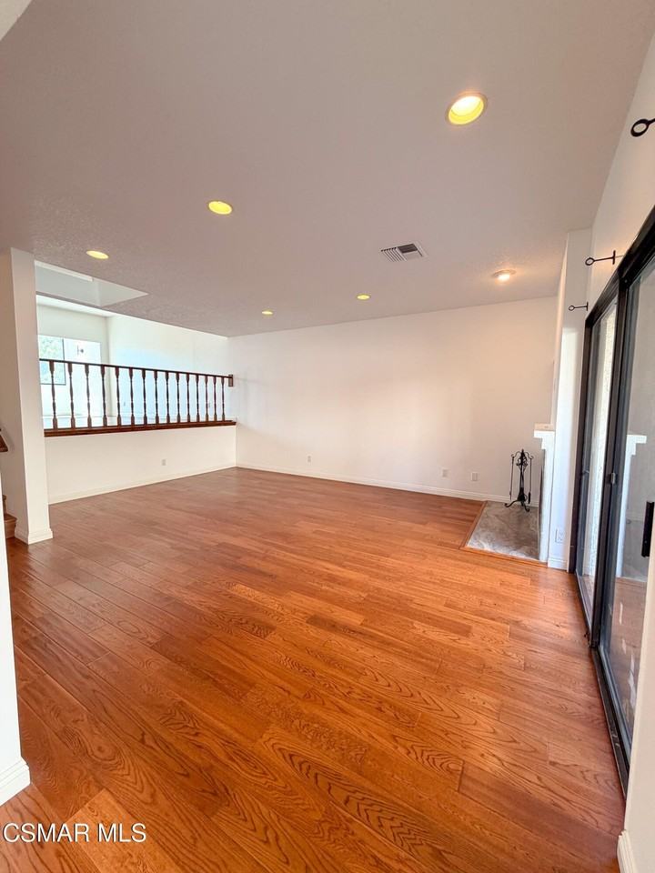 18242 Burbank Blvd #8 - Photo 4 of 38