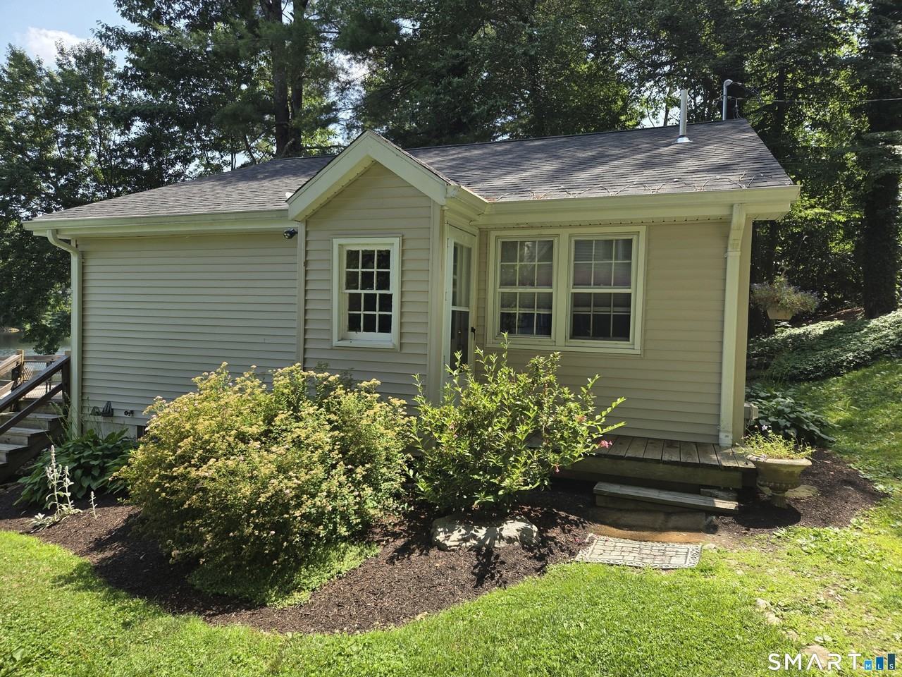 50 Beach Dr - Photo 2 of 32