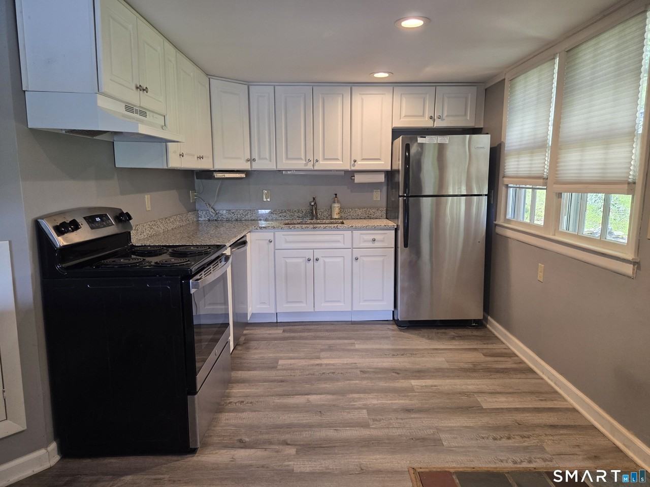 50 Beach Dr - Photo 5 of 32