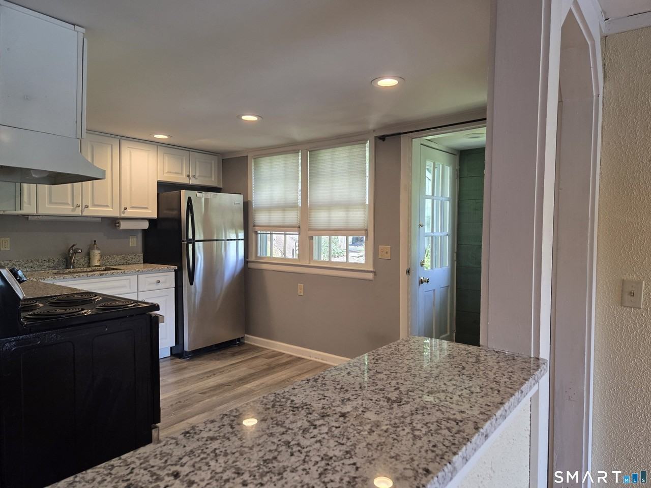 50 Beach Dr - Photo 6 of 32