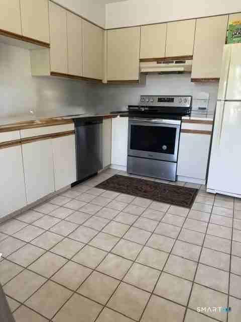 158 Seaside Ave #C - Photo 4 of 10