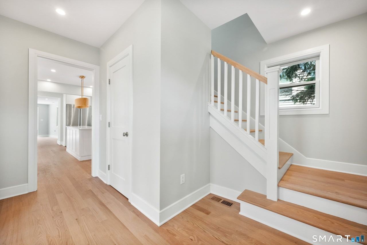 115 E Elm St - Photo 2 of 26