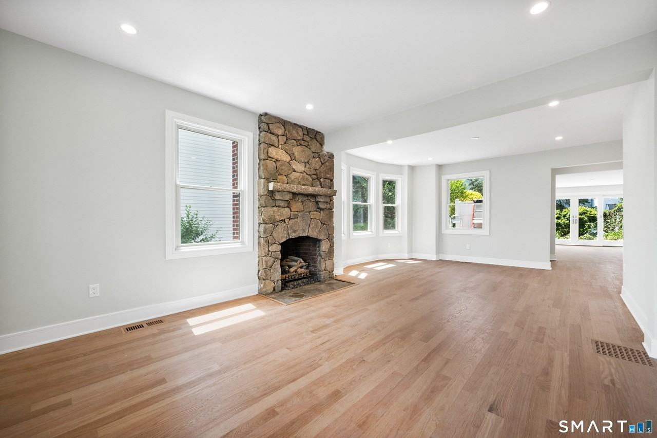 115 E Elm St - Photo 6 of 26
