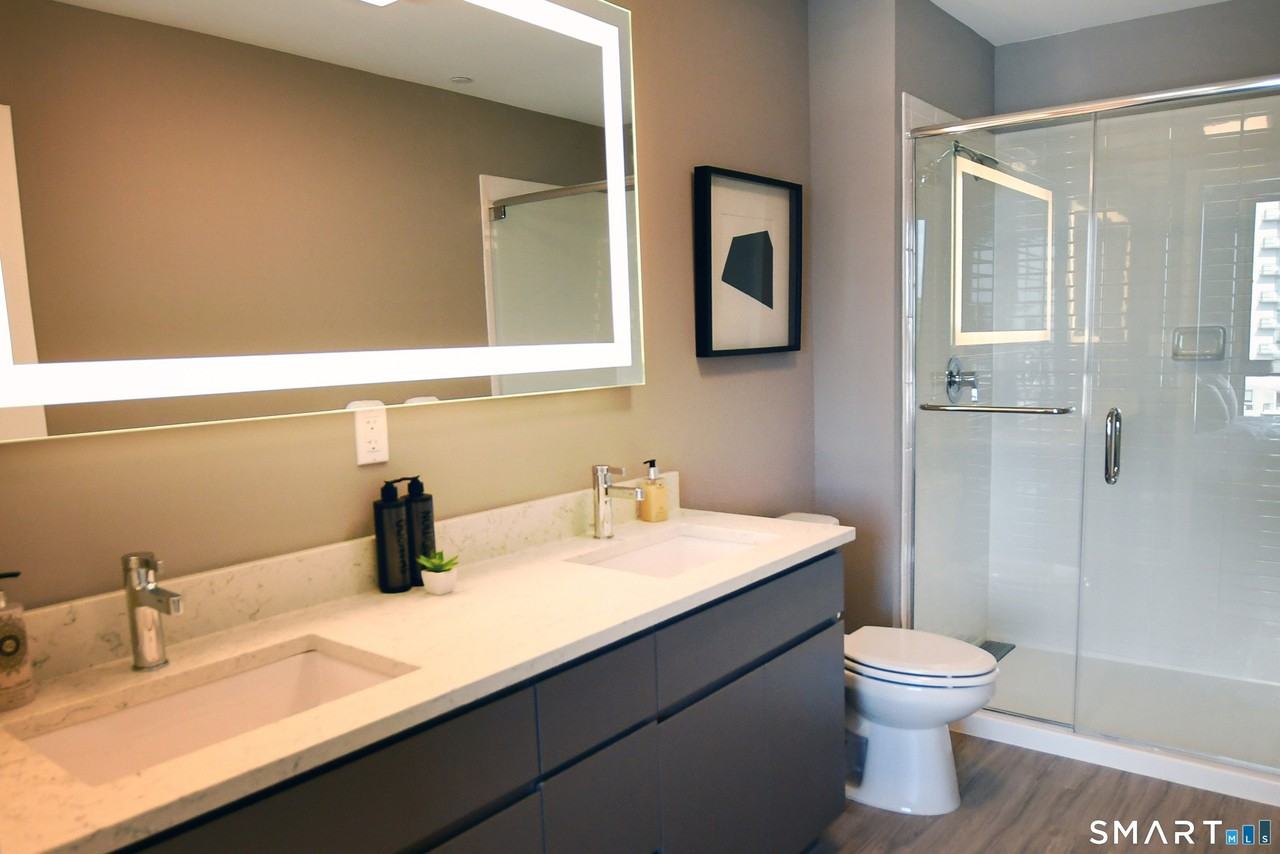 2 Harbor Point Rd S #702 - Photo 6 of 15