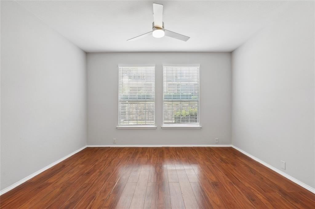 2316 Stoneleigh Pl - Photo 2 of 21