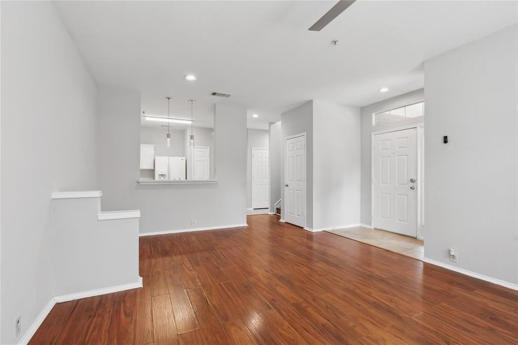2316 Stoneleigh Pl - Photo 3 of 21