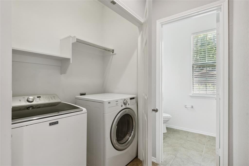 2316 Stoneleigh Pl - Photo 7 of 21
