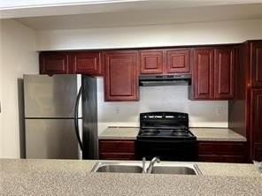 828 Vouray Dr - Photo 4 of 9