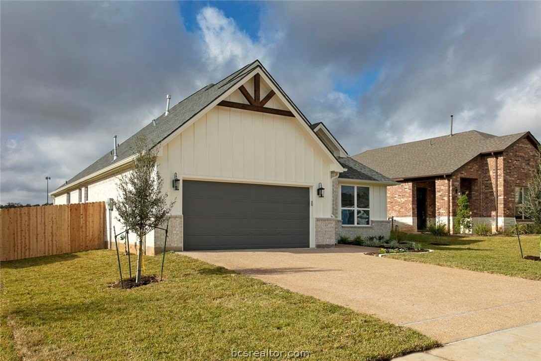 3908 Eskew Dr - Photo 2 of 23