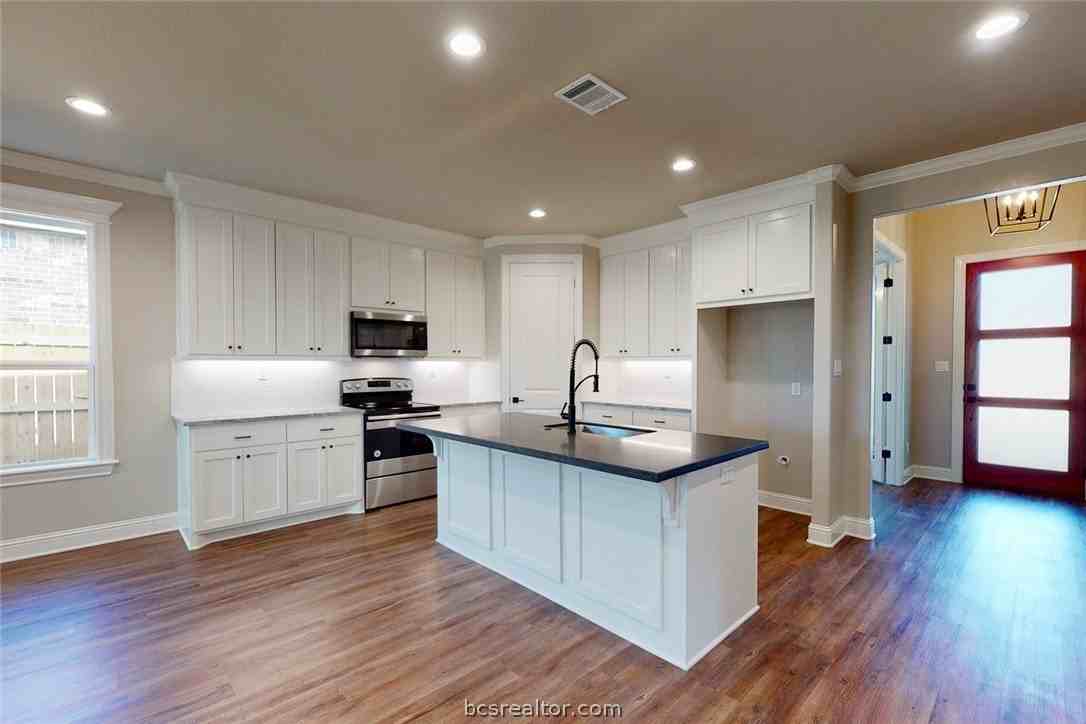 3908 Eskew Dr - Photo 5 of 23