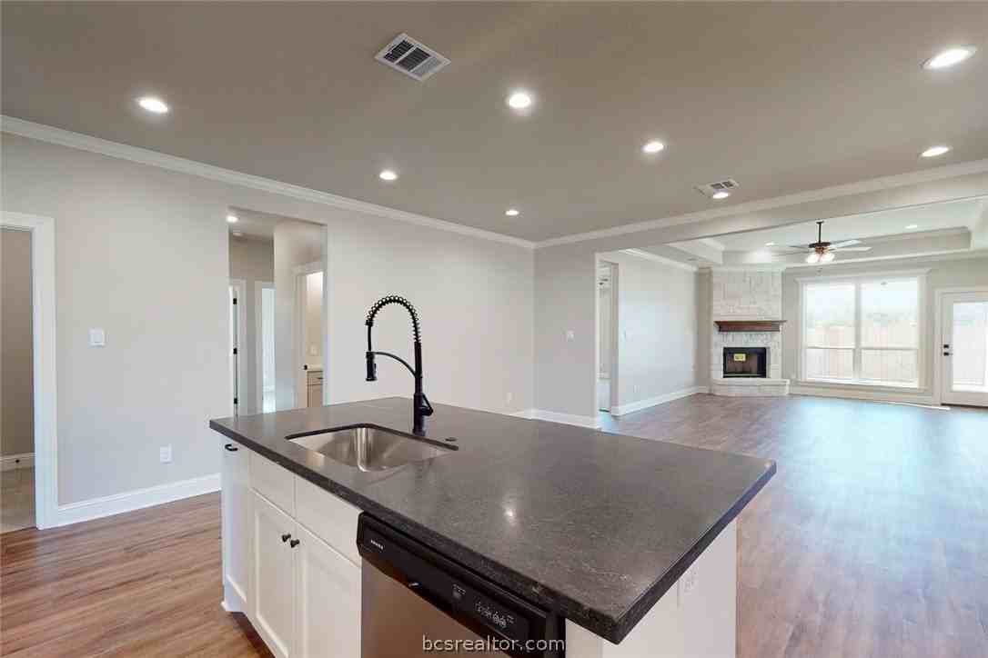 3908 Eskew Dr - Photo 7 of 23
