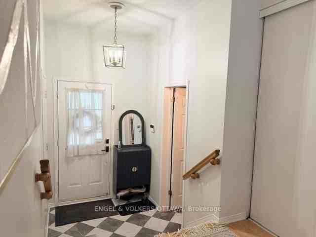 124 Landover Cres - Photo 7 of 41