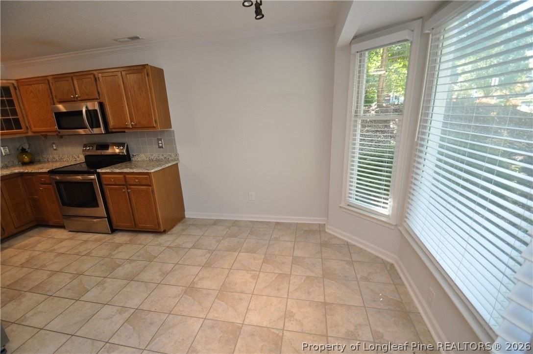 240 Beechtree Dr - Photo 3 of 33
