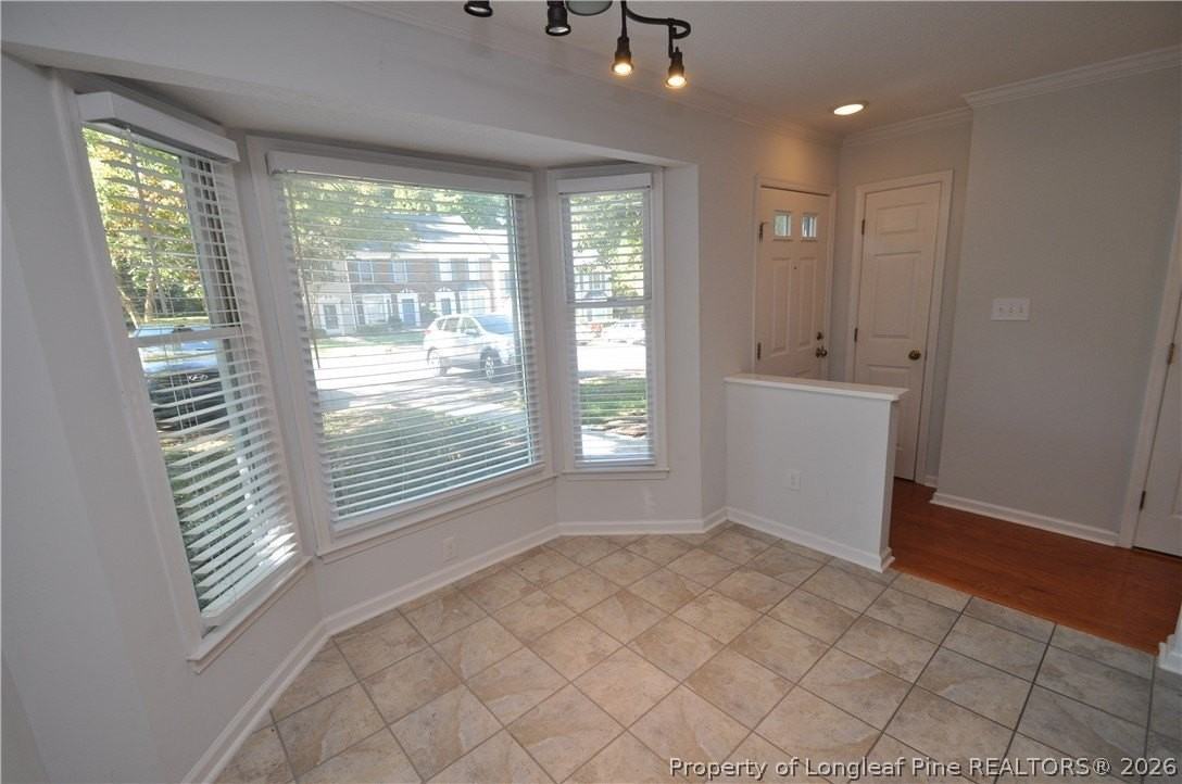 240 Beechtree Dr - Photo 4 of 33