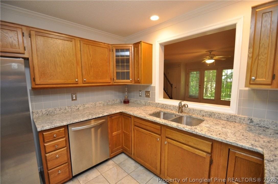 240 Beechtree Dr - Photo 7 of 33