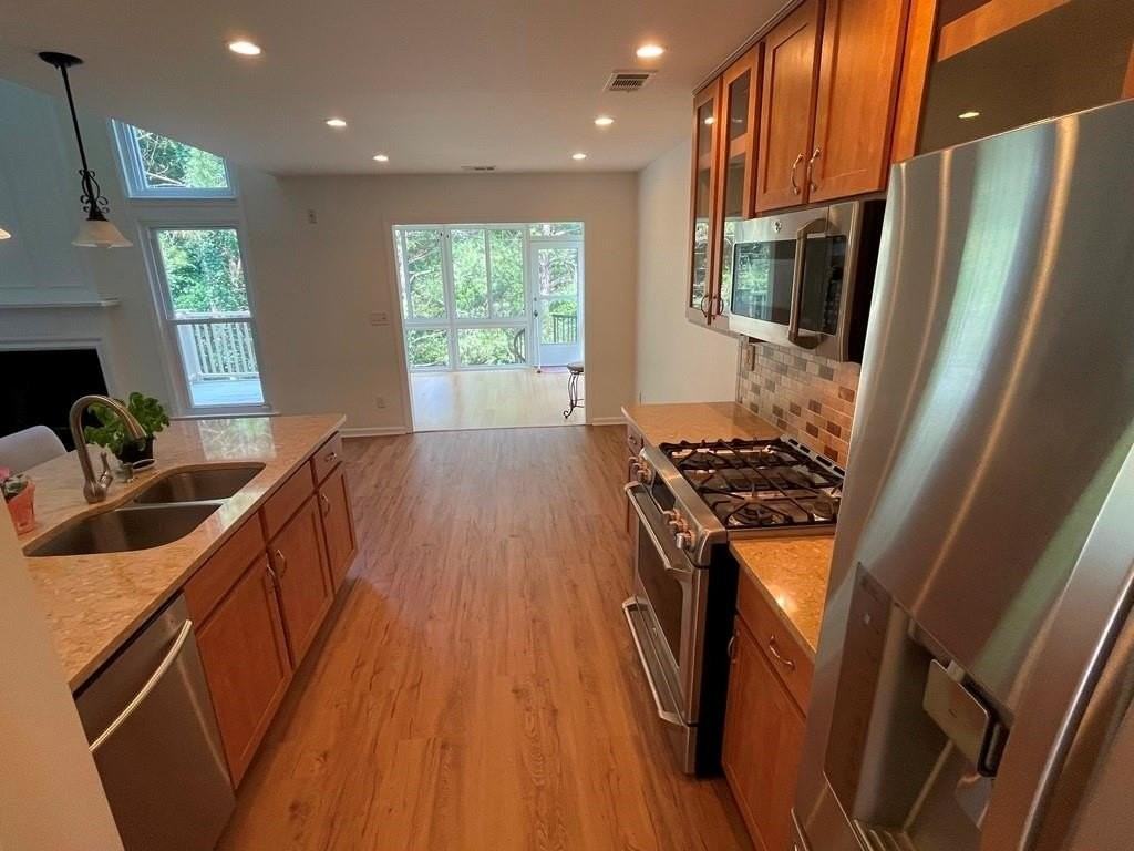 13580 Weycroft Cir - Photo 3 of 35