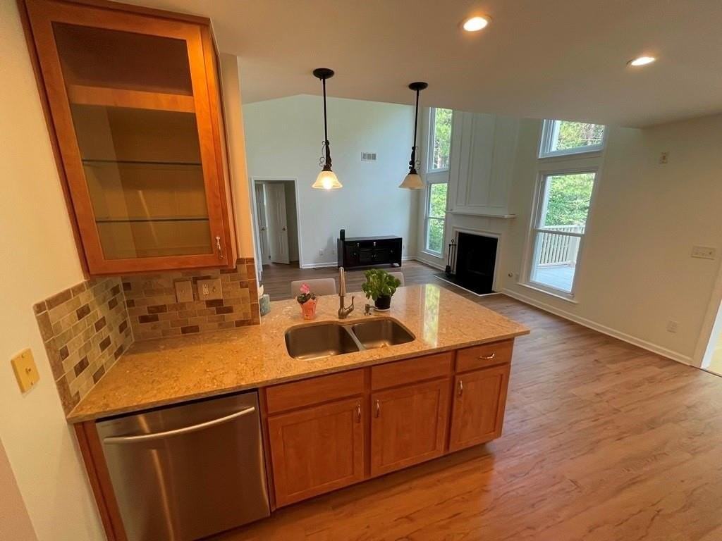 13580 Weycroft Cir - Photo 4 of 35
