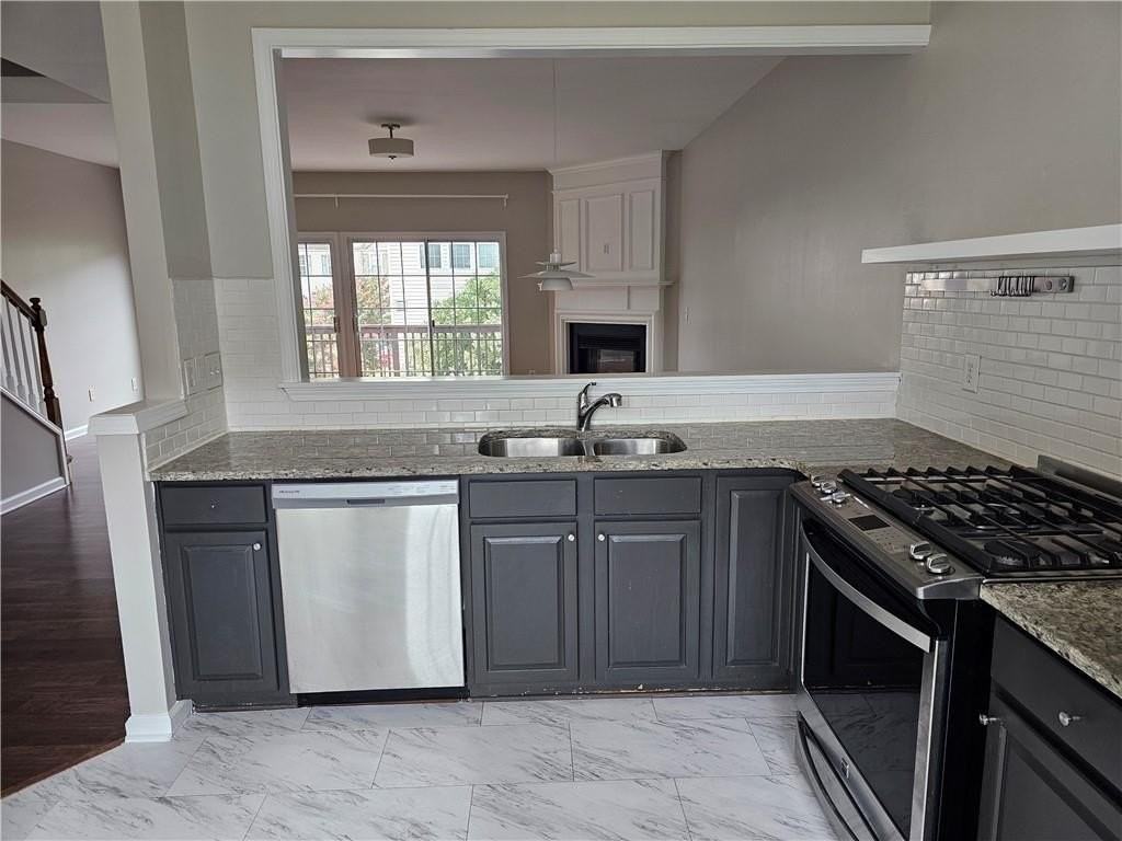 1021 Thornborough Dr - Photo 3 of 33