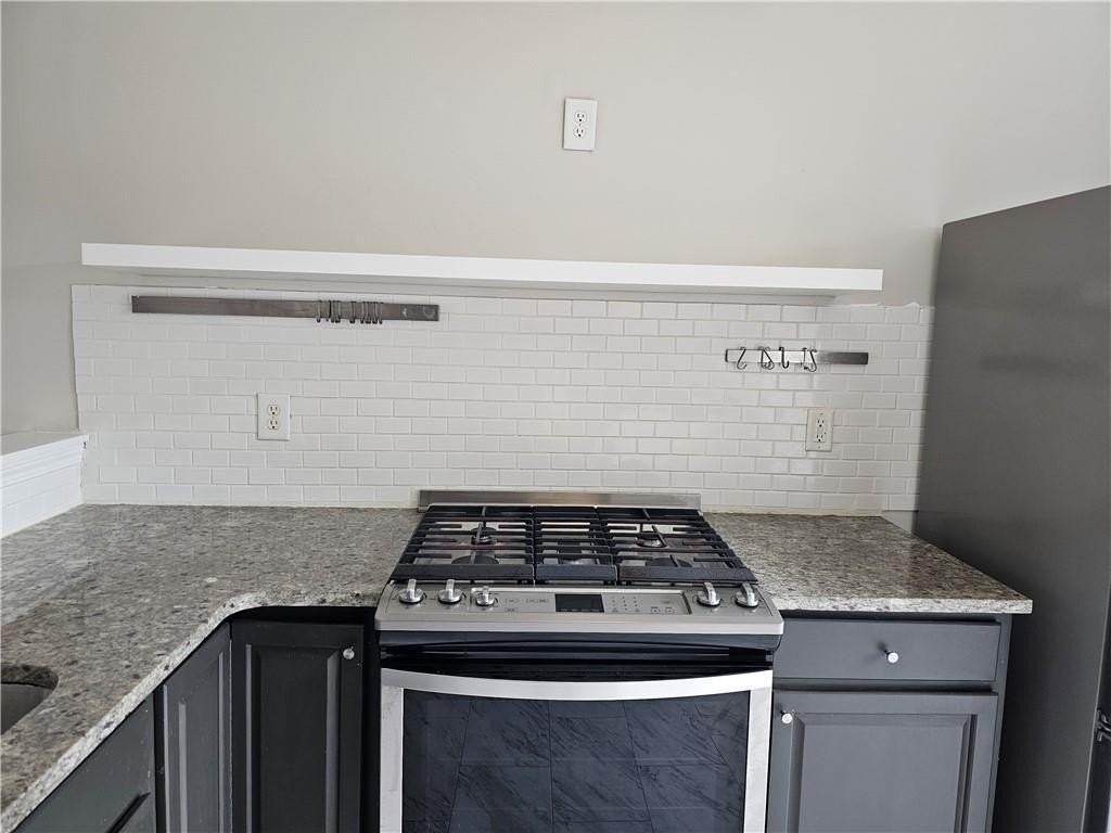 1021 Thornborough Dr - Photo 6 of 33
