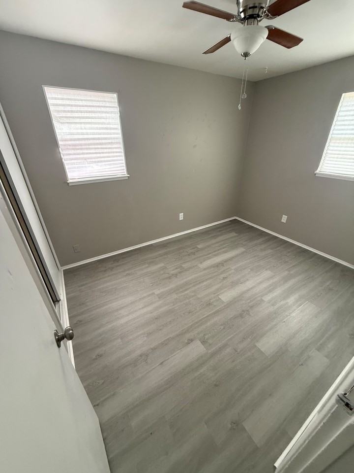 3005 N Hill St #1 - Photo 2 of 7