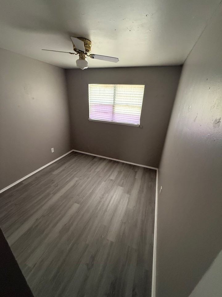 3005 N Hill St #1 - Photo 4 of 7