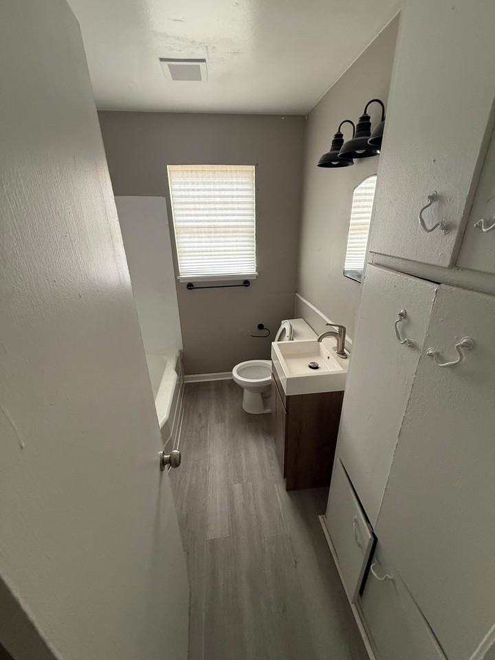 3005 N Hill St #1 - Photo 5 of 7