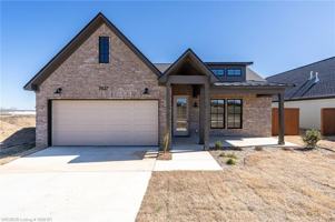 featured image of 7627 Woodbine Ln