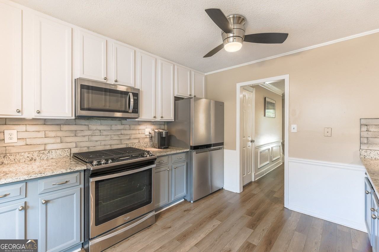 1022 Oaks Pkwy Se - Photo 2 of 11