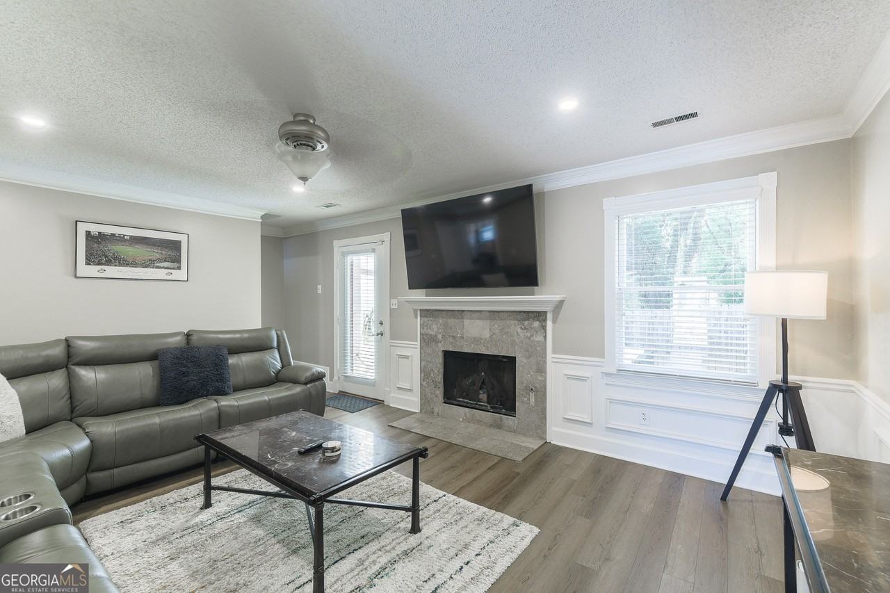 1022 Oaks Pkwy Se - Photo 4 of 11