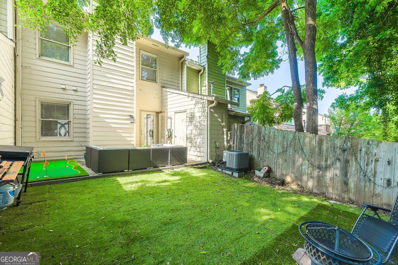 1022 Oaks Pkwy Se - Photo 6 of 11