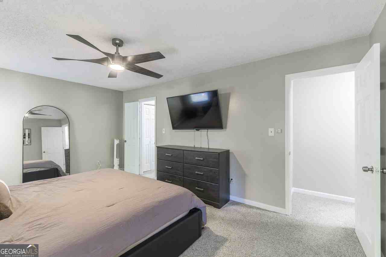1022 Oaks Pkwy Se - Photo 7 of 11