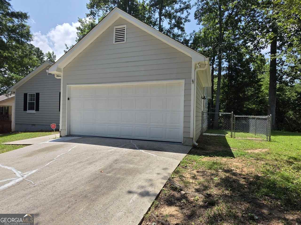 232 Hampton Dr - Photo 3 of 22