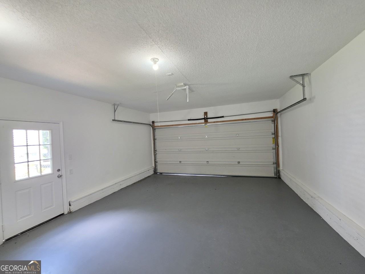 232 Hampton Dr - Photo 4 of 22