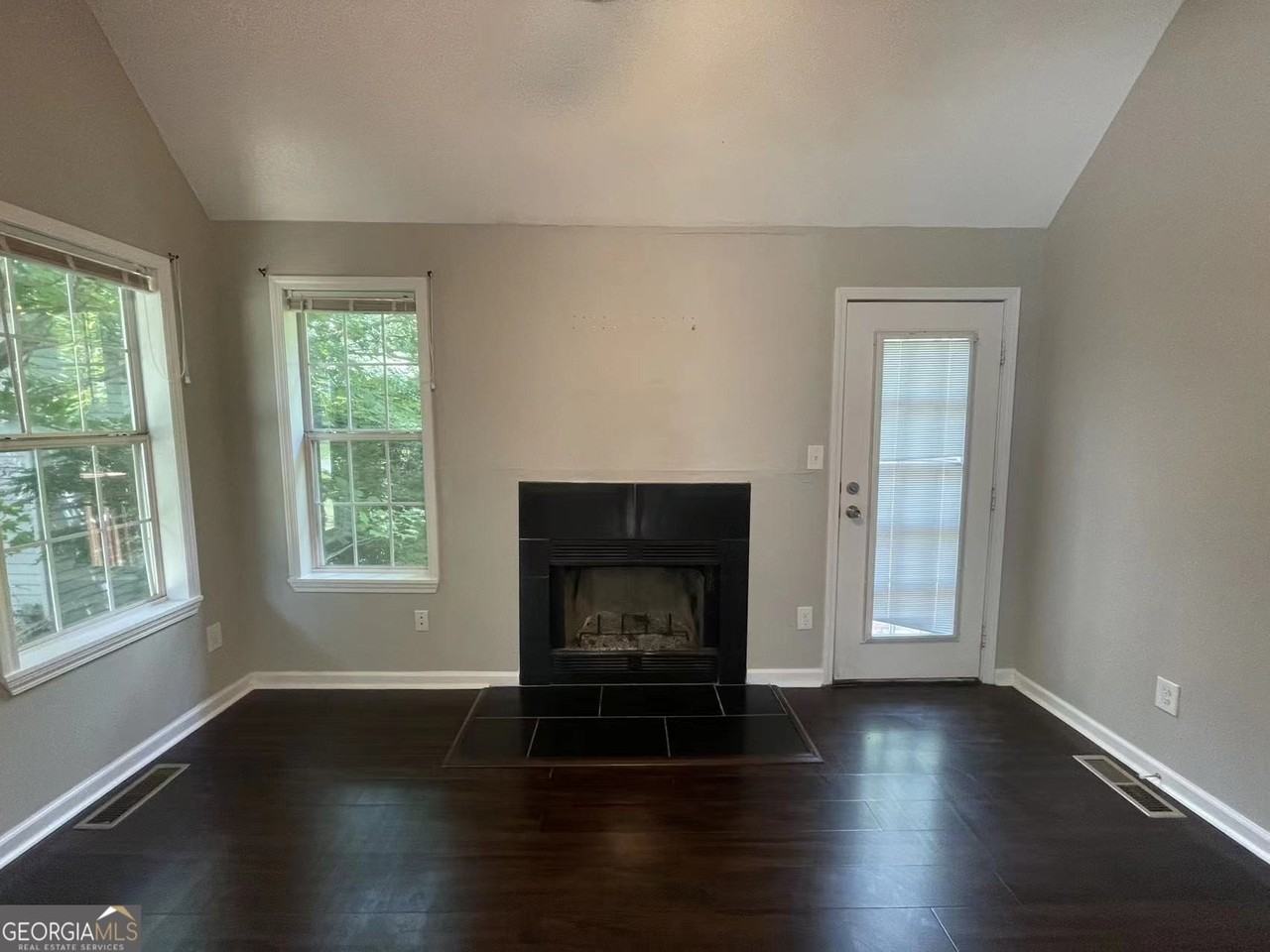 1437 Shiloh Way Nw - Photo 2 of 21