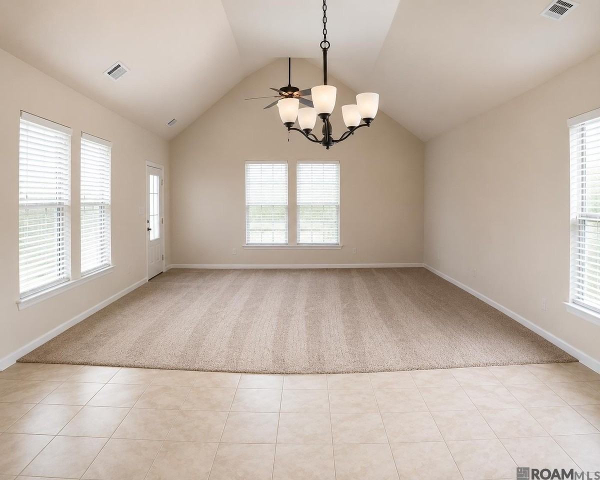 1418 Gardenia Ln - Photo 4 of 19
