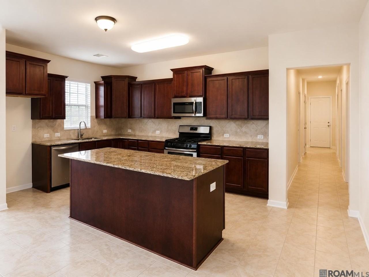 1418 Gardenia Ln - Photo 5 of 19