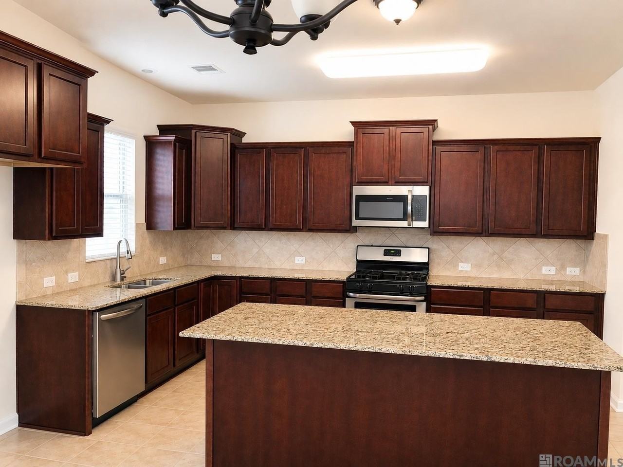 1418 Gardenia Ln - Photo 6 of 19