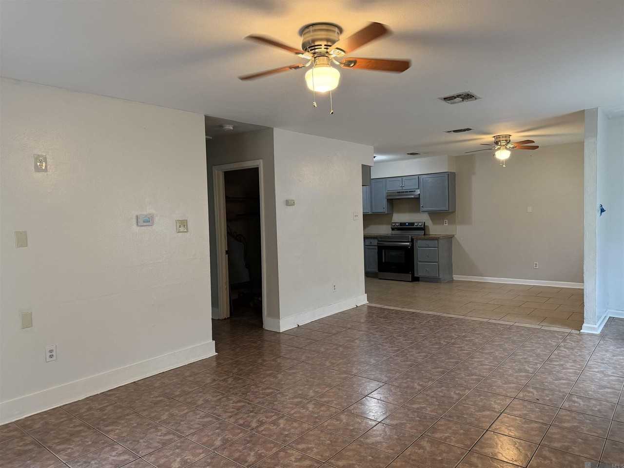 2723 Tifton St - Photo 6 of 12