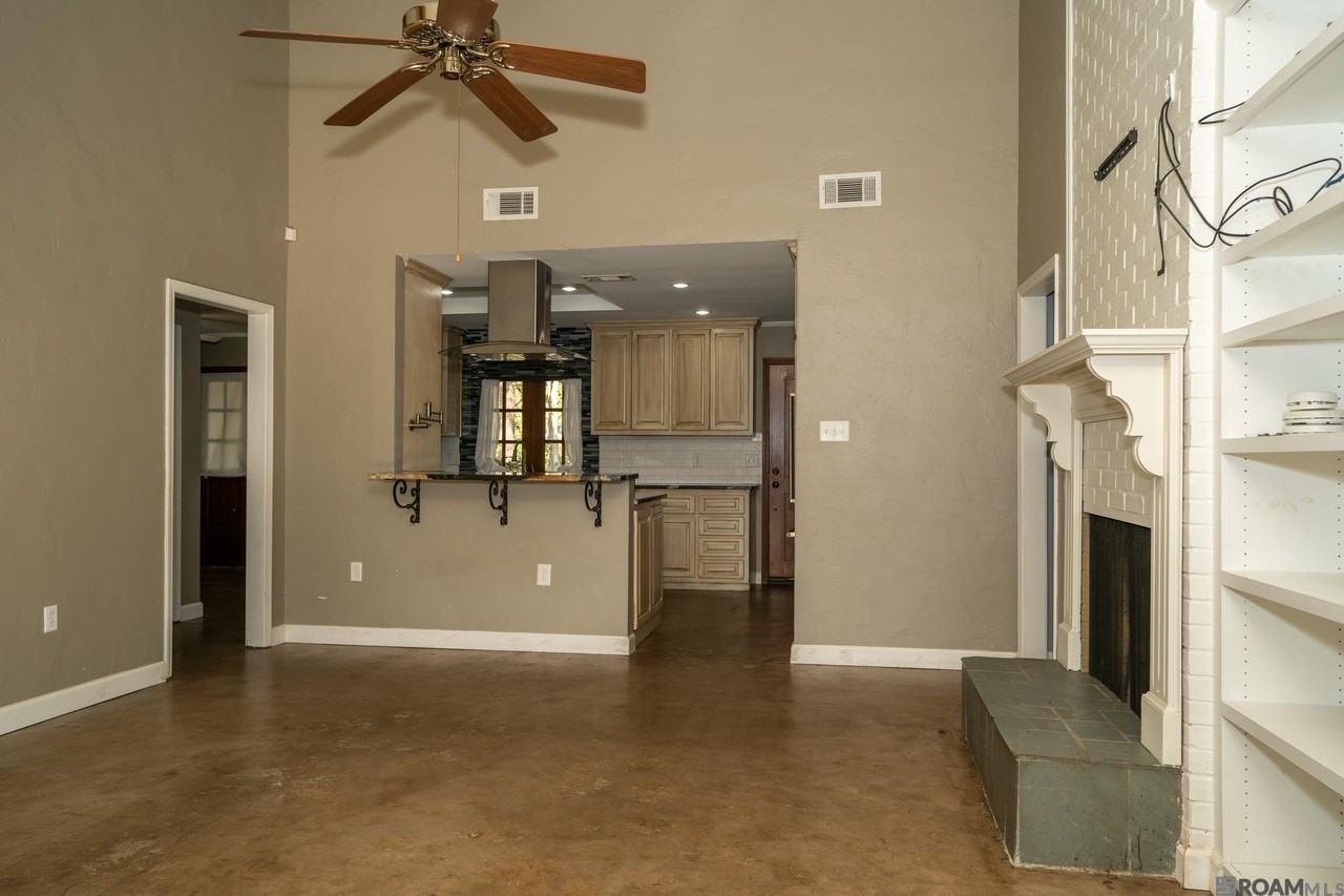 3736 Sessions Dr - Photo 4 of 34