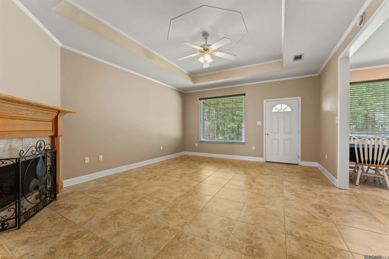 18606 Perkins Oak Rd - Photo 3 of 19