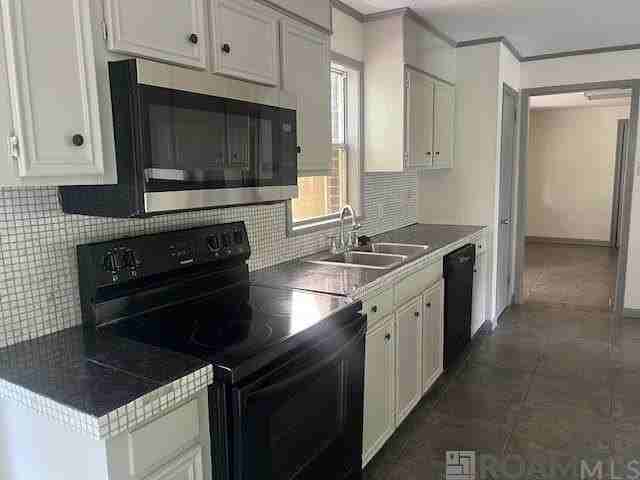 2464 Kensington Dr - Photo 4 of 31