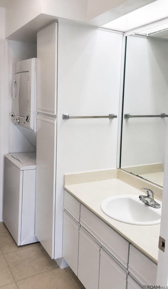 1490 Harbor Dr #205 - Photo 6 of 12