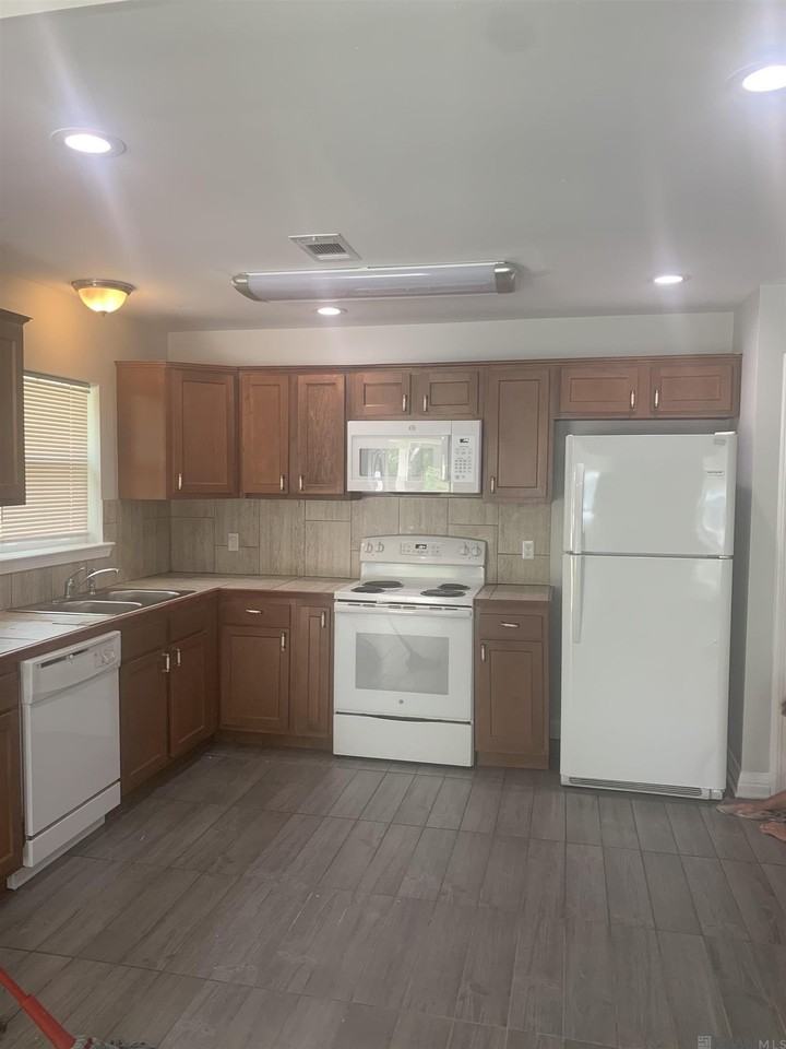 14296 Cassie Ln #B - Photo 4 of 10