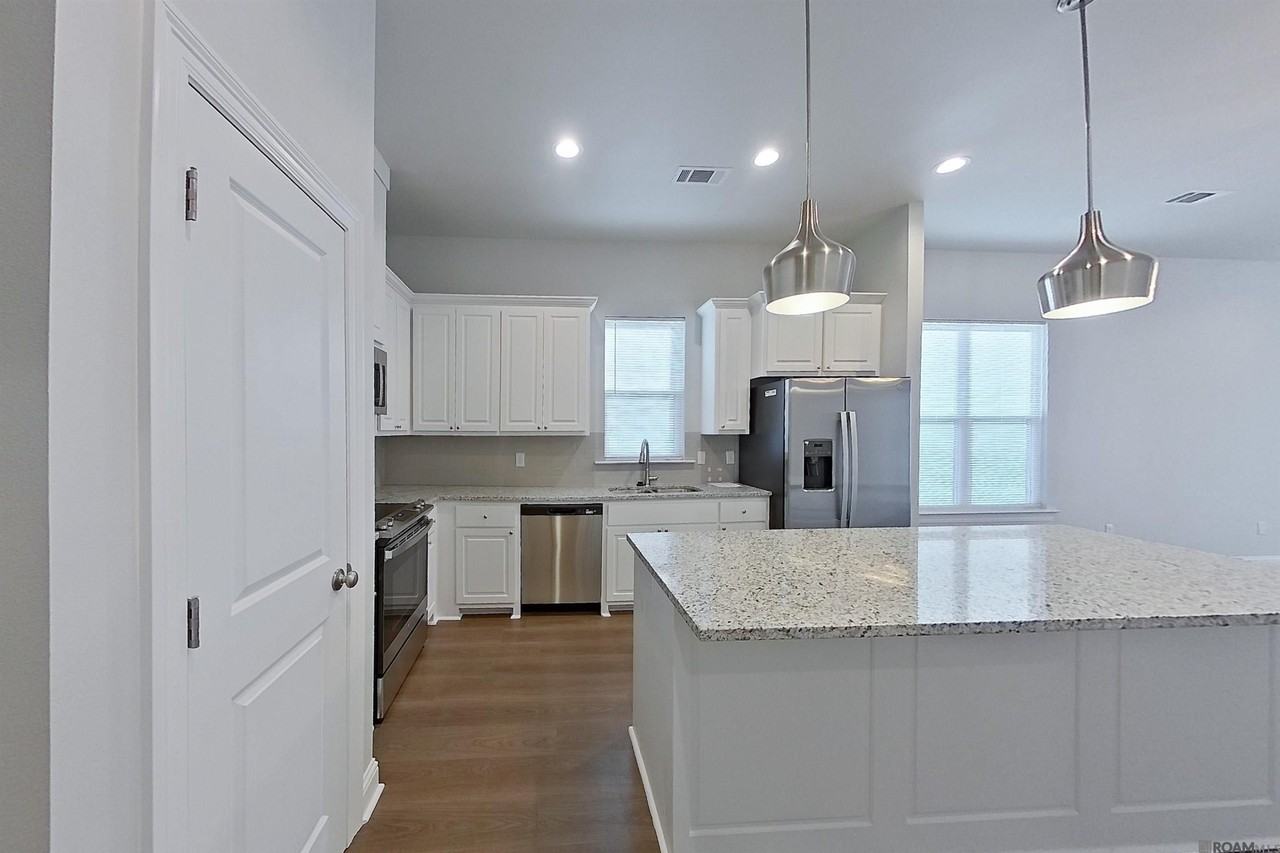 4828 W Dacha Ln - Photo 4 of 14