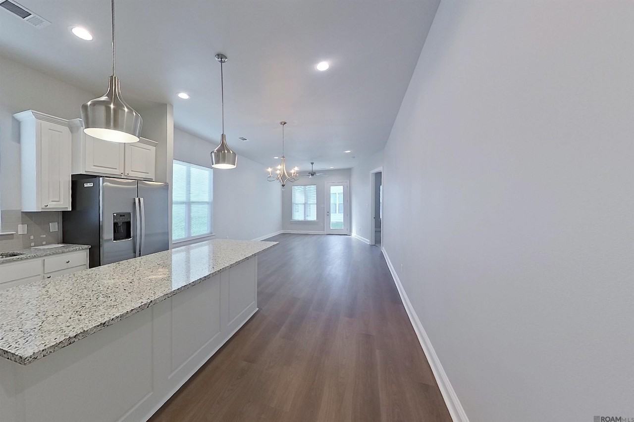 4828 W Dacha Ln - Photo 3 of 14