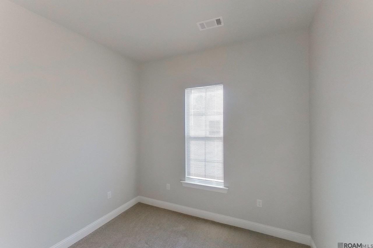4816 W Dacha Ln - Photo 2 of 15