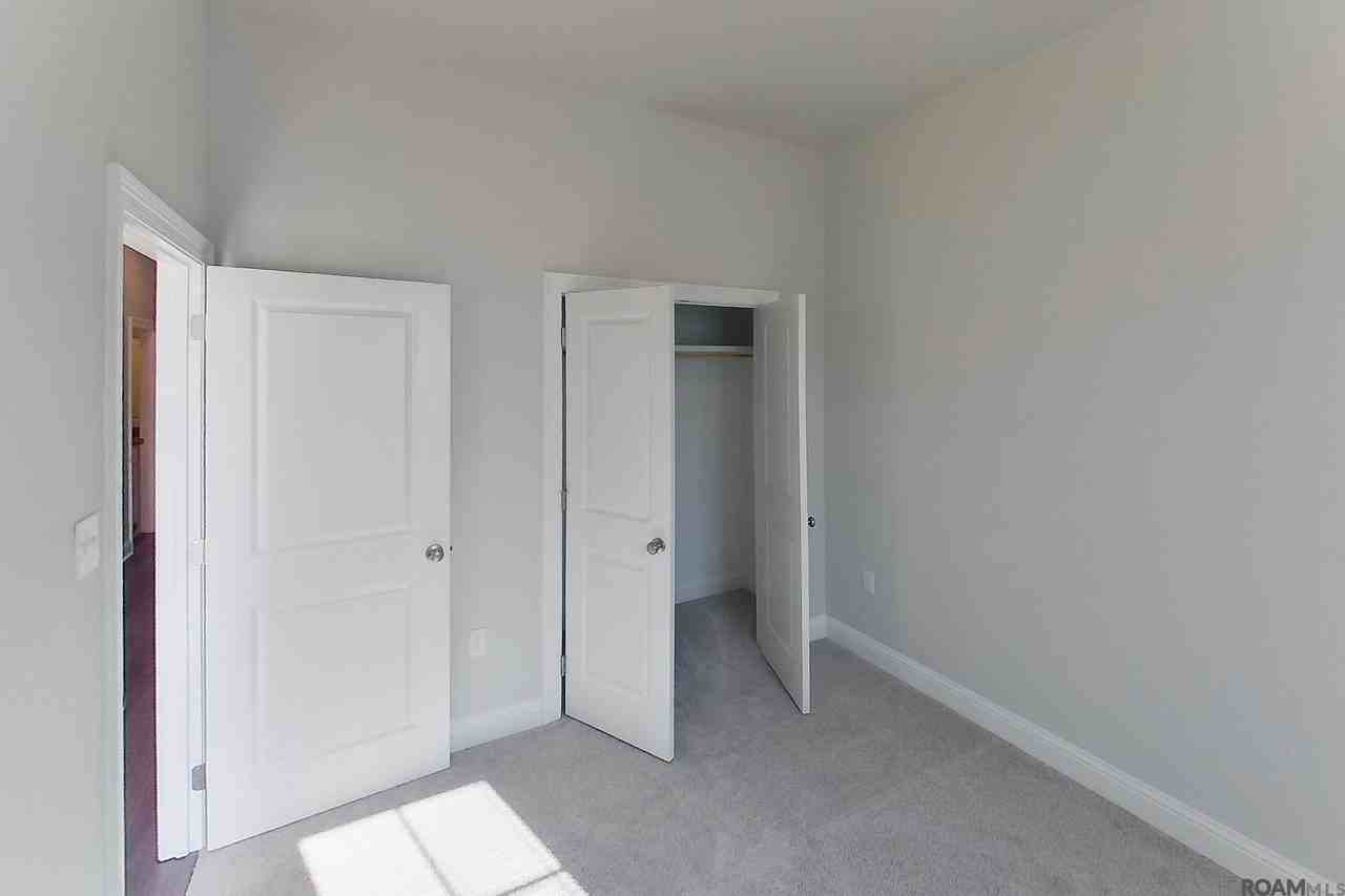 4816 W Dacha Ln - Photo 3 of 15